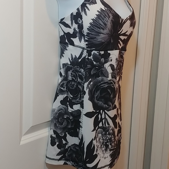 Lululemon Brisk Bloom Black White Tank Sz Dot 6 - Picture 3 of 9